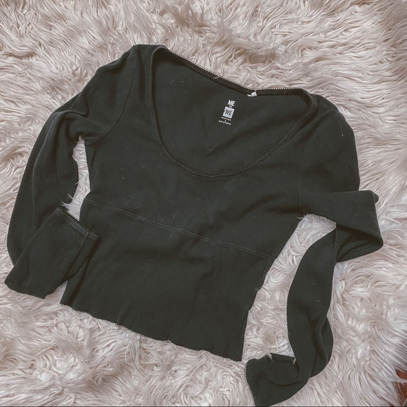 ❌SOLD❌ ME TO WE scoop neck crop long sleeve me to we S - Picture 2 of 4
